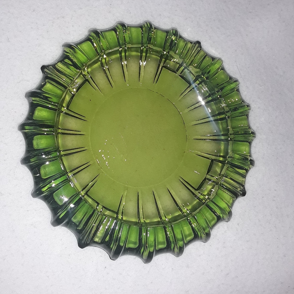 MCM Green Glass Ribbed Sunburst Ashtray Retro Mid Century Modern